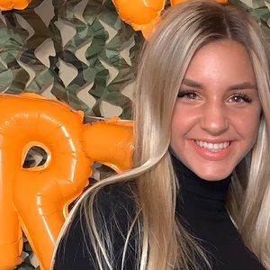 Meet your Posher, Elise